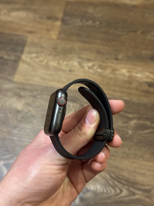 Apple Watch SE на запчастини