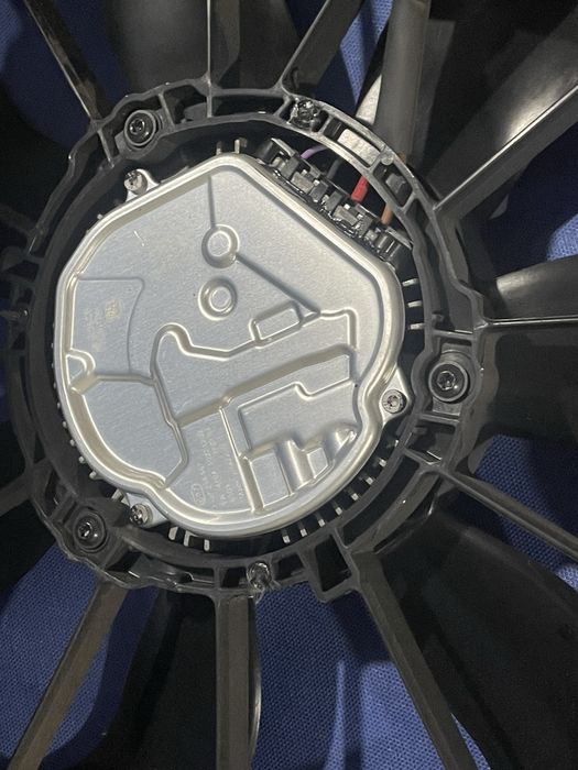 Вентилятор на MERCEDES EQE SUV X294