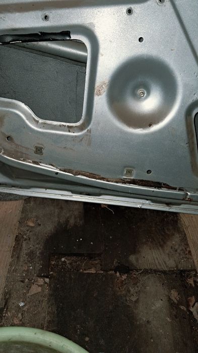 Продам задні  двері для ваз 2110