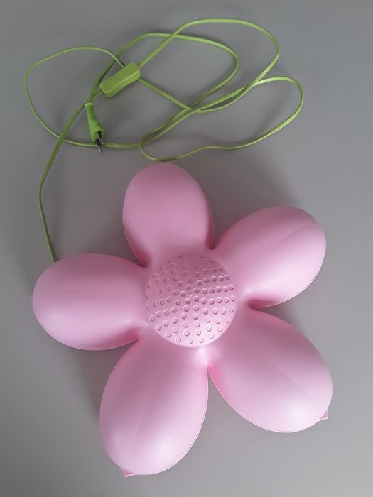 Candeeiro Ikea rosa para criança