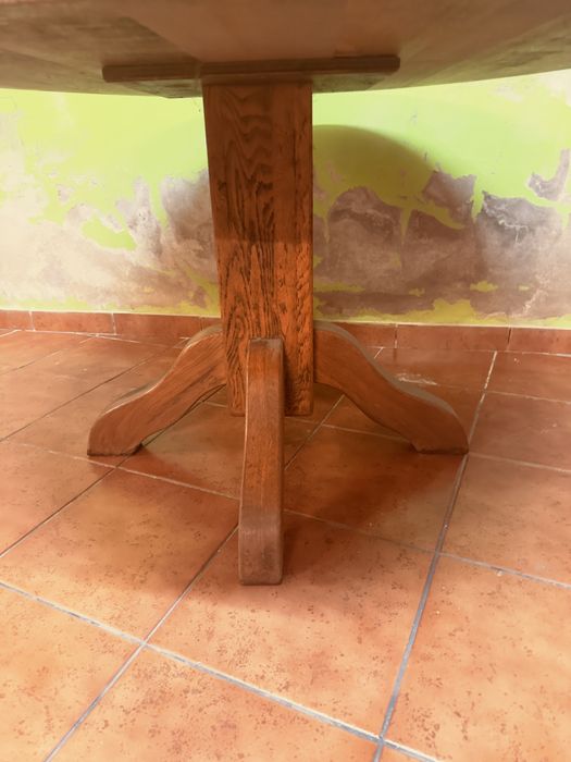 Mesa em madeira maciça