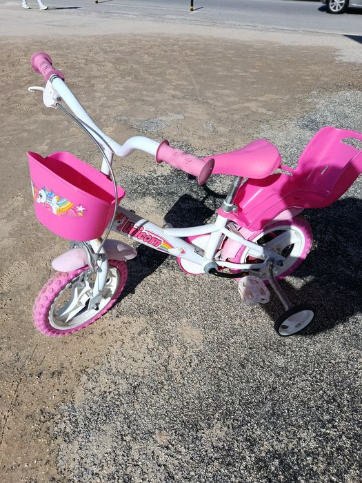Bicicleta com capacete de criança! Dinheiro na mão!