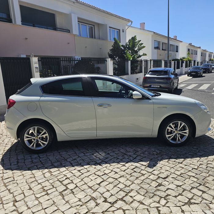 Vendo alfa guileitta de 2016 em ótimo estado geral a diesel
