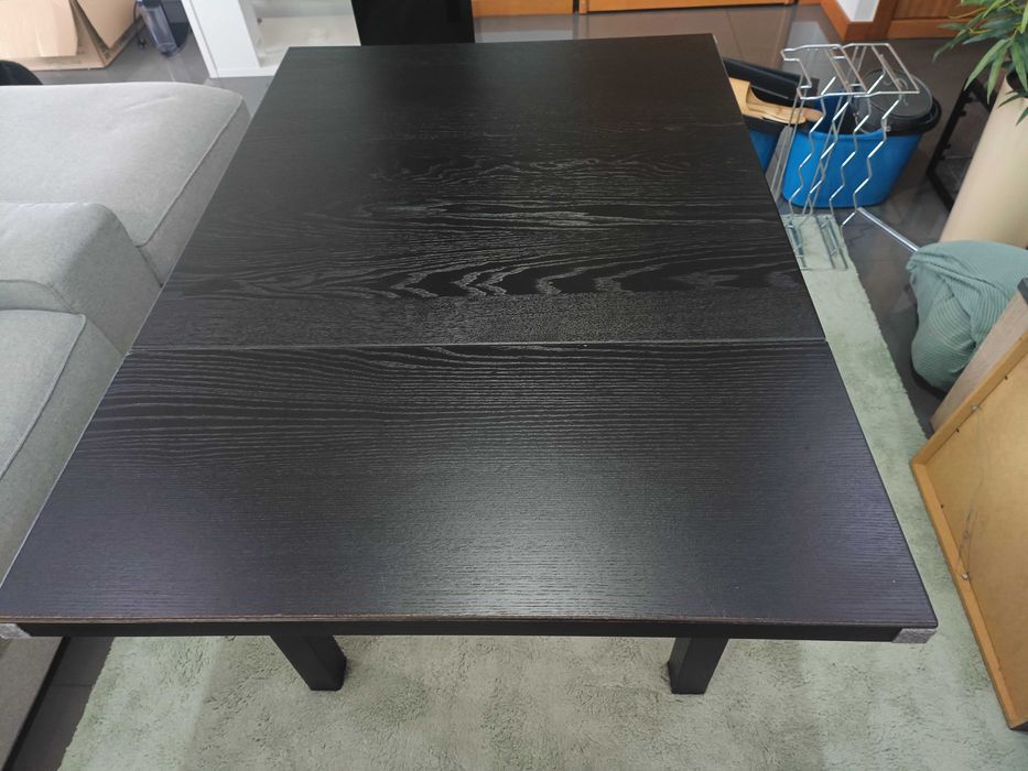 Mesa preta extensível