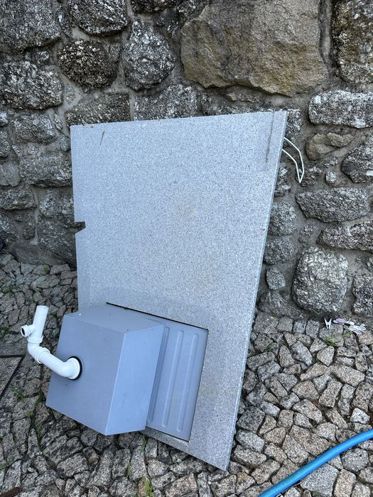 Placa em Granito com recorte da pia