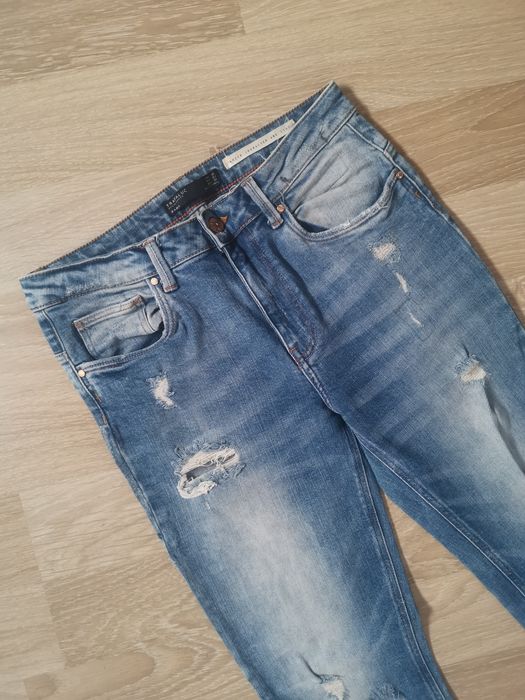 Jeansy Zara z przetarciami
