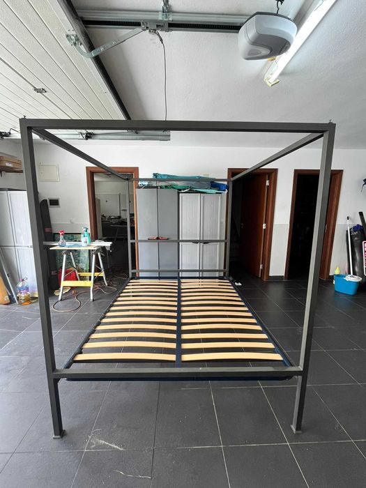 Cama de dossel  Ferro com estrado