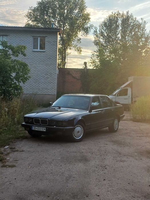 Продам BMW E32 735I