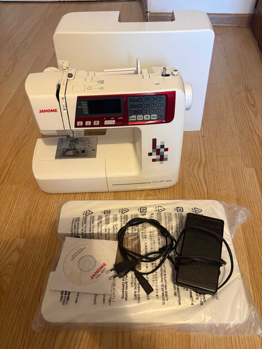 Janome TXL 607 – komputerowa maszyna do szycia + stolik | komplet