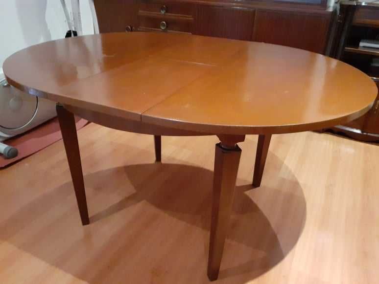 OPORTUNIDADE! Mesa com 6 cadeiras e Móvel de sala em Madeira Maciça