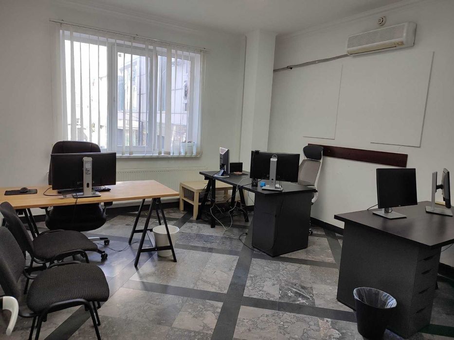 Сучасний великий офіс в прохідному місці з  газовим  АО!