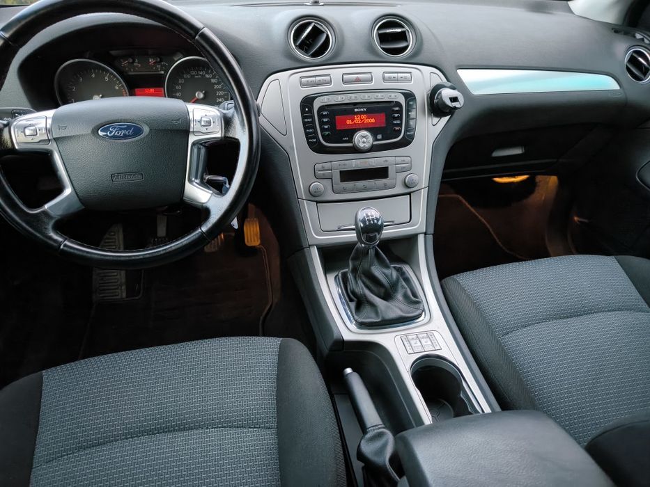 Ford Mondeo bdb stan benzyna 1.6
