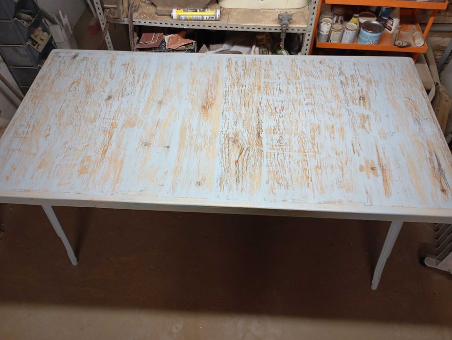 Mesa rustica em excelente estado