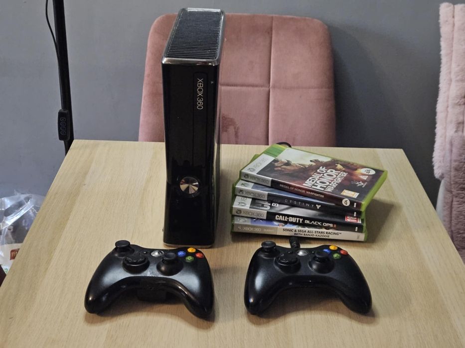 Xbox 360 S 240GB dwa pady + gry