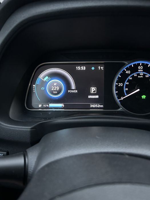 Нісан ліф 2024 року