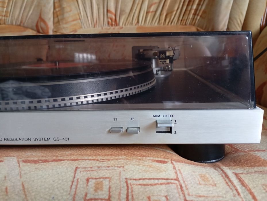 Проигрыватель виниловых пластинок