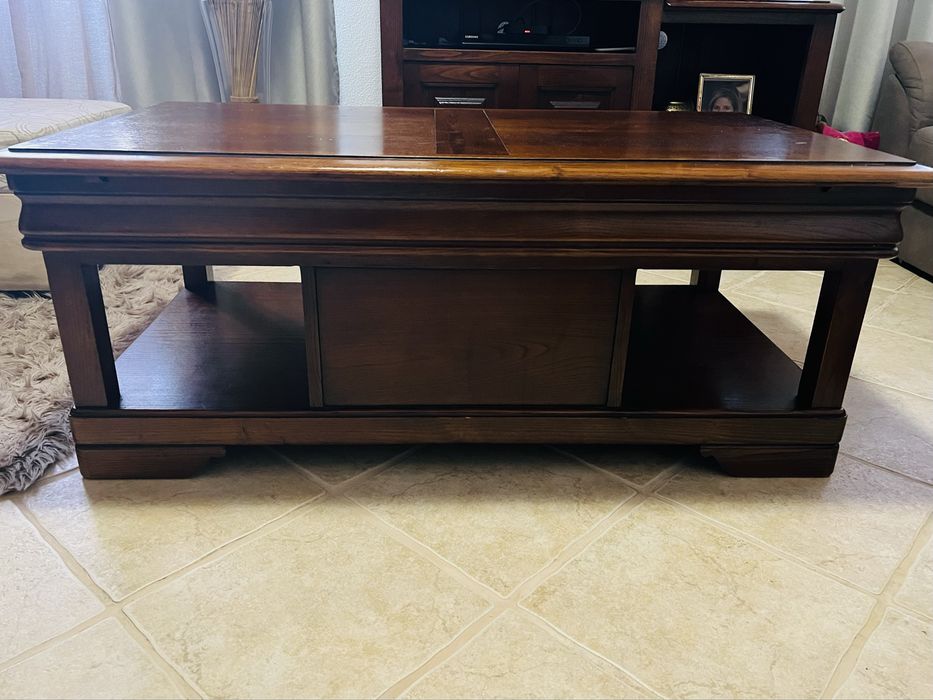 Mesa de centro em cerejeira