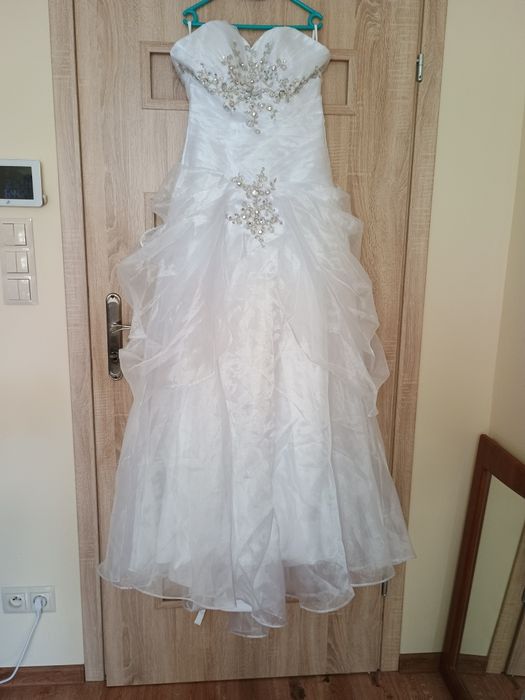 Sukienka ślubna biała