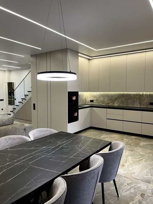 Оренда 4-кімнатного таунхауса New Village