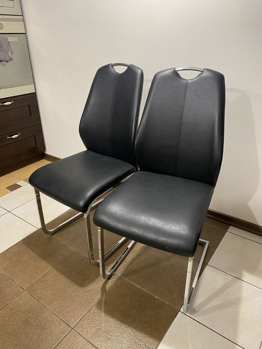 krzesła czarne dwie sztuki jak nowe