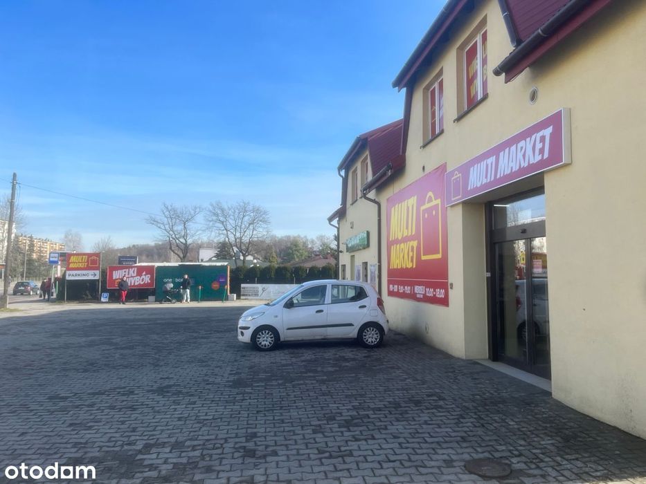 Ścisłe centrum przy głównej drodze z parkingiem