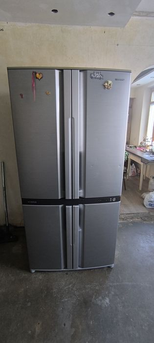 Продам холодильник SHARP MODEL: SJ-F75PV-SL