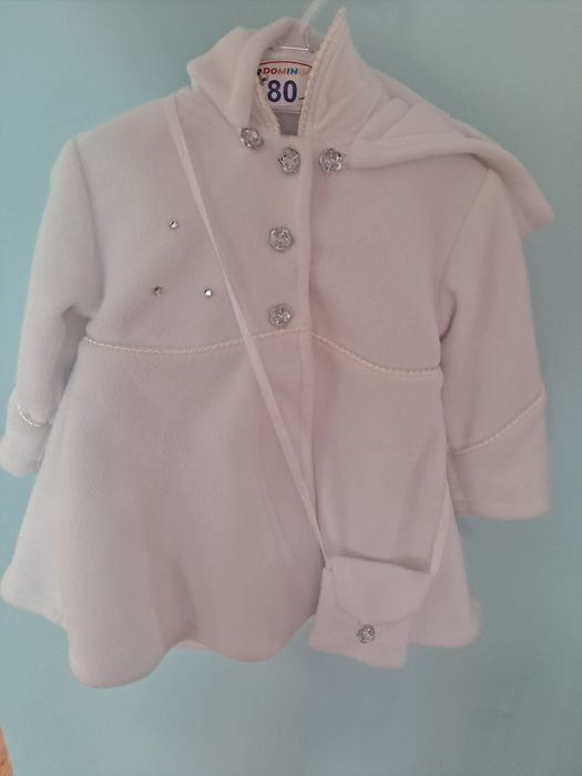 Plaszczyk polarowy bialy np. na roczek