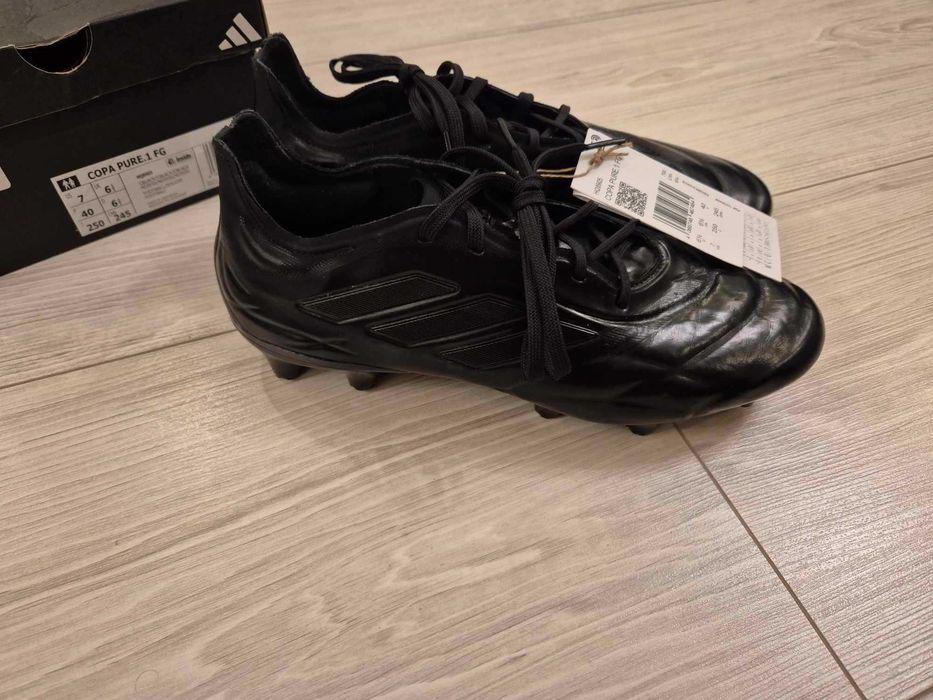 Profesjonalne piłkarskie korki Adidas Copa Pure.1 FG HQ8905 rozmiar 40