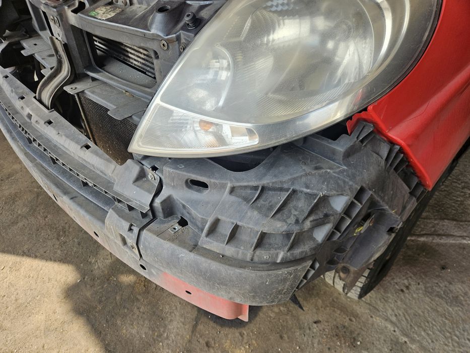 Renault Trafic Vivaro lift lampa lewa europa