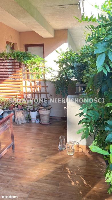 Apartament z garażem oraz biurem z ogródkiem