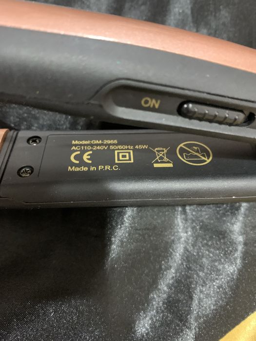 Вирівнювач для волосся Geemy.