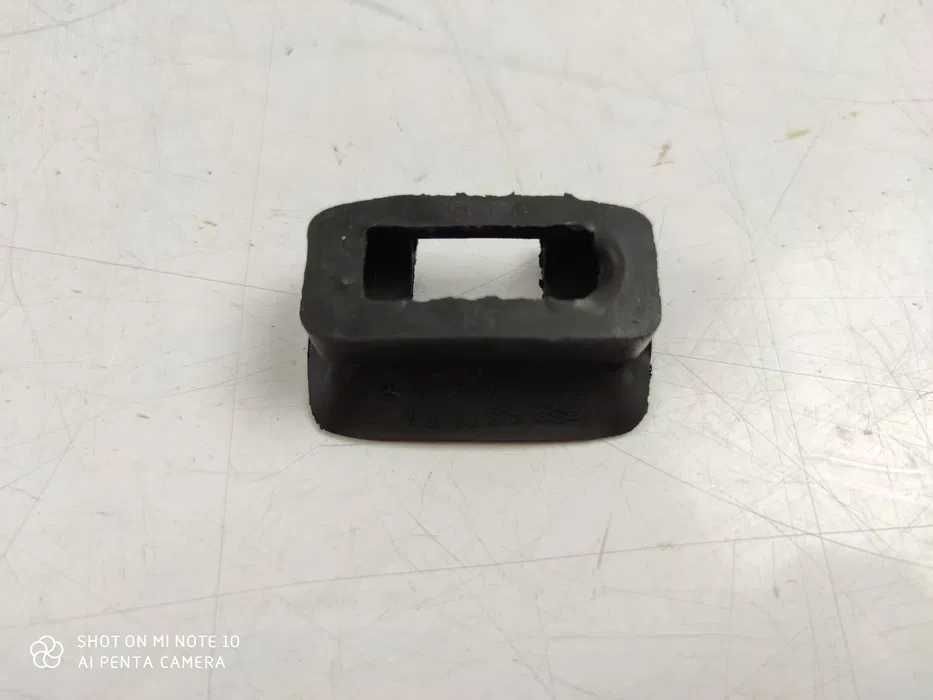 Mercedes 190 W 201 odbojnik zawiasu drzwi