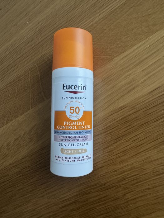 Eucerin Pigment Control Tinted SPF 50 Light krem koloryzujący.