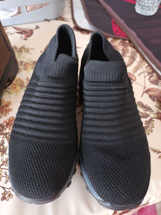 Tenis pretos senhora