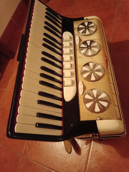 Acordeão bom estado