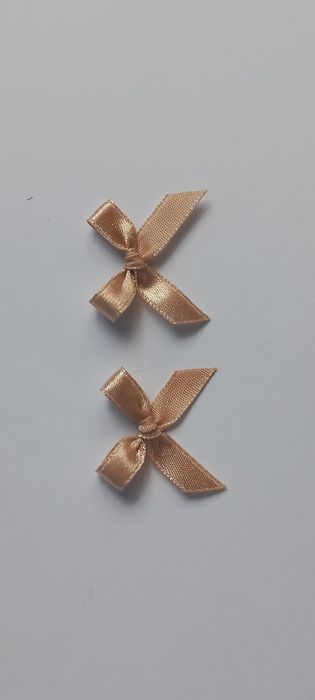 Kokardki beżowe małe do bielizny