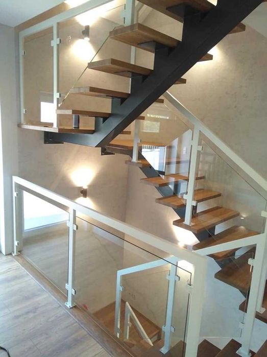 Balustrady szklane, Balustrady nierdzewne