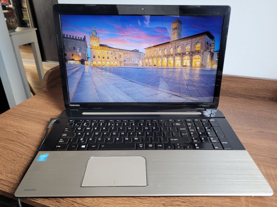 Wydajny Laptop Toshiba - i7_3.5GHz/R9_M200X/BlueRay/Podśw. Klaw./ 16GB_Ram/SSD/Win11