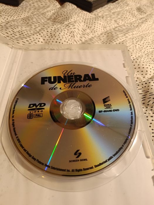DVD do filme "Morte num Funeral" (portes grátis)