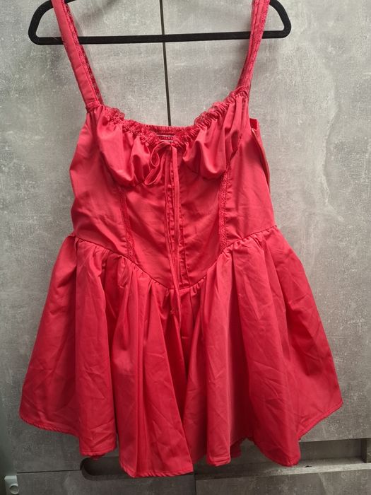 Сукня червона з рюшами