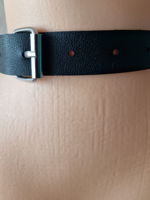 Seksowna skórzana uprzęż damska z łańcuszkami