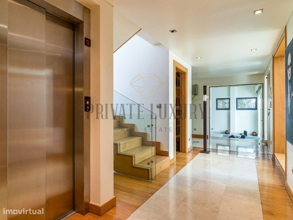 Moradia Exclusiva T5 com Piscina Interior e Exterior, Ginásio e Vis...