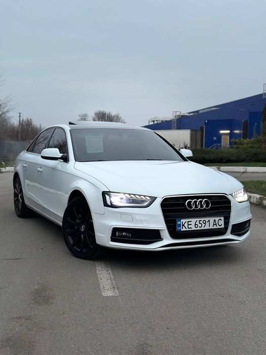 Ауди А 4. Автомат, 2.0 т. 2013 год.