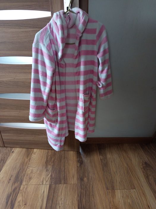 Szlafrok dziewczęcy 140 Primark