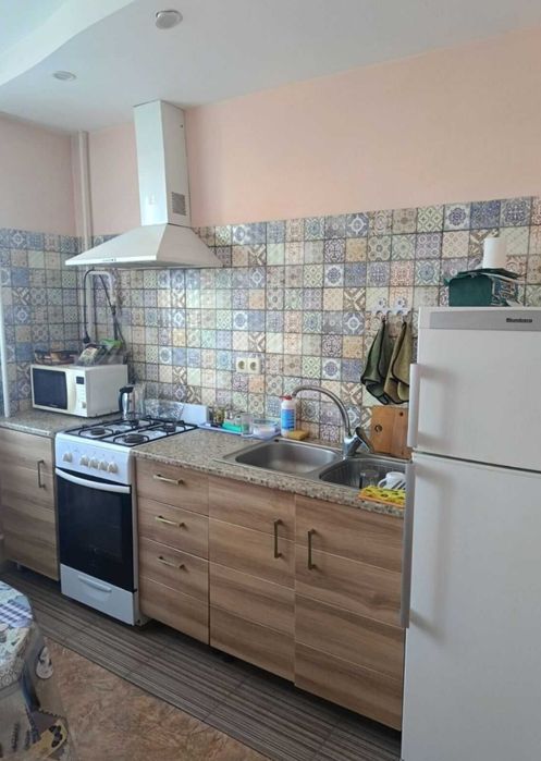 Однушка в хорошем кирпичном доме,низкий этаж!!!