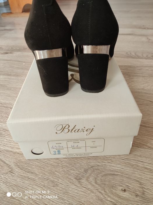 Buty na słupku Błażej