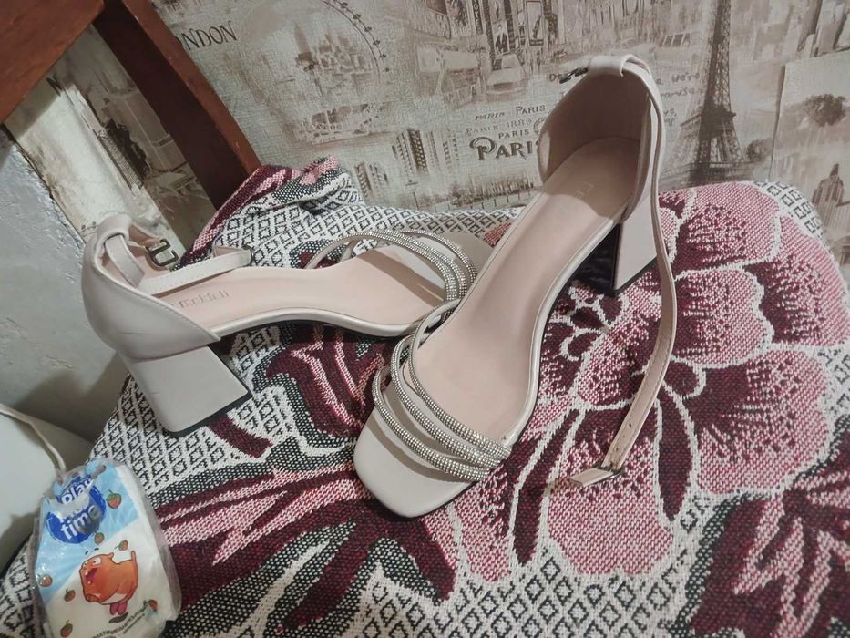 Босонiжки 40 розмір