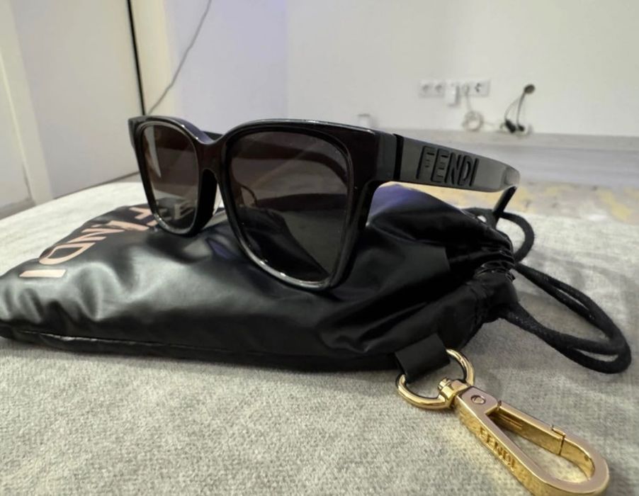 Óculos de sol FENDI