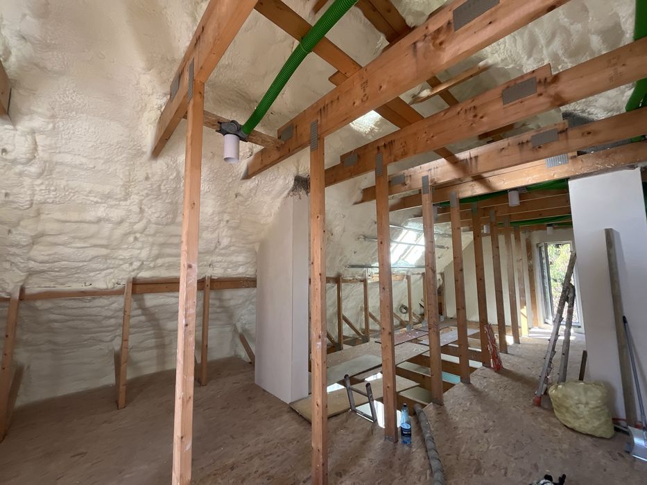 Ocieplenie poddasza,docieplenie,izolacja pianą pur,izolacja natryskowa