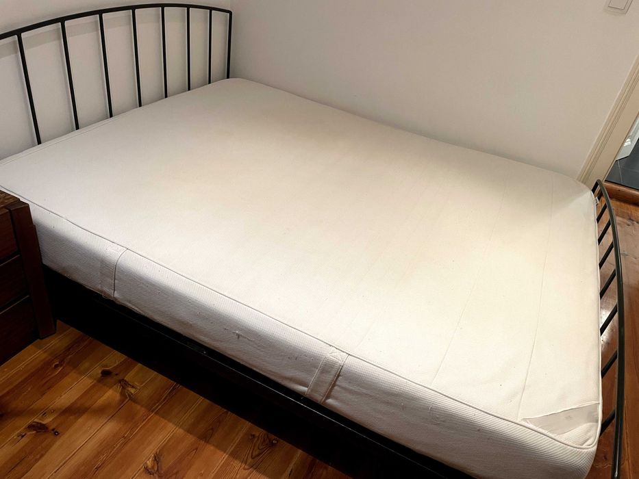 Cama de ferro 160x200 + colchão IKEA